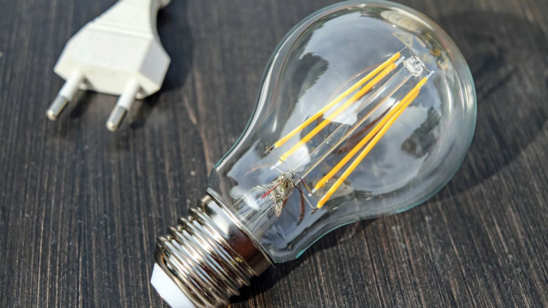 light bulb 1640438 1280 8MI1VcY