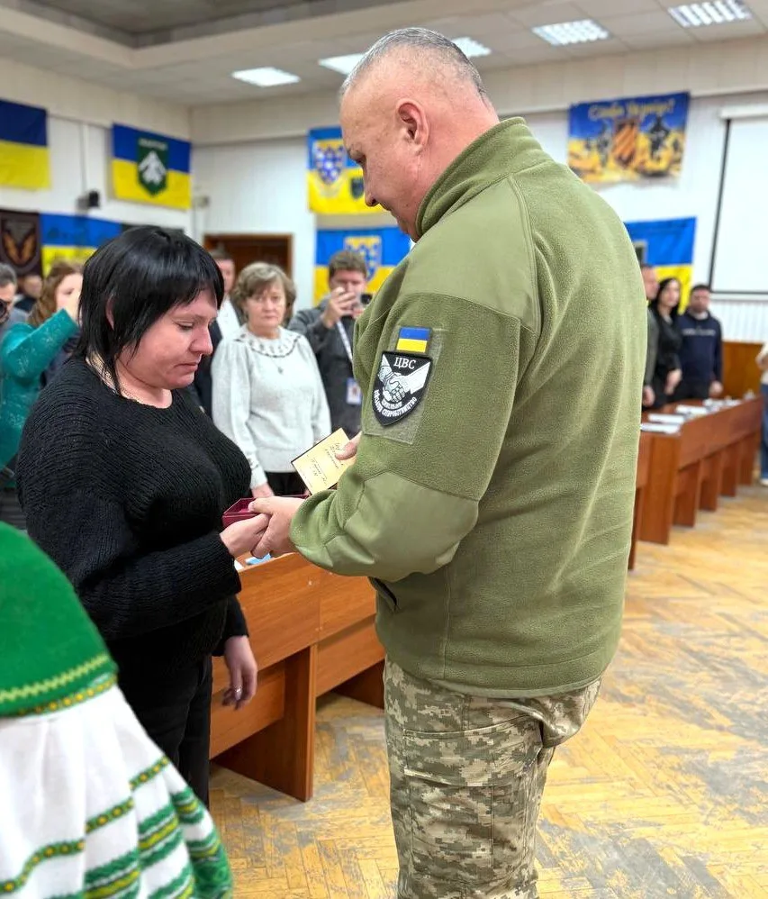 photo 2025 12 22 11 00 50 | Pavlograd District — новини Павлограда та Західного Донбасу Павлоградців посмертно нагородили орденами «За мужність»