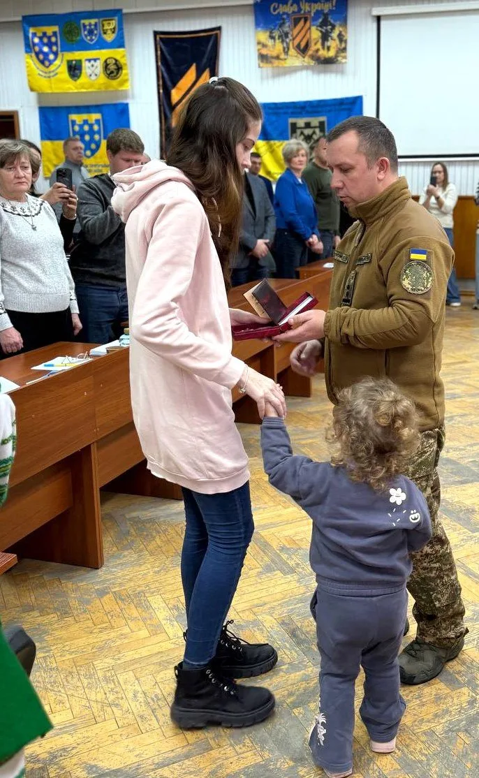 photo 2025 12 22 11 00 52 | Pavlograd District — новини Павлограда та Західного Донбасу Павлоградців посмертно нагородили орденами «За мужність» 1