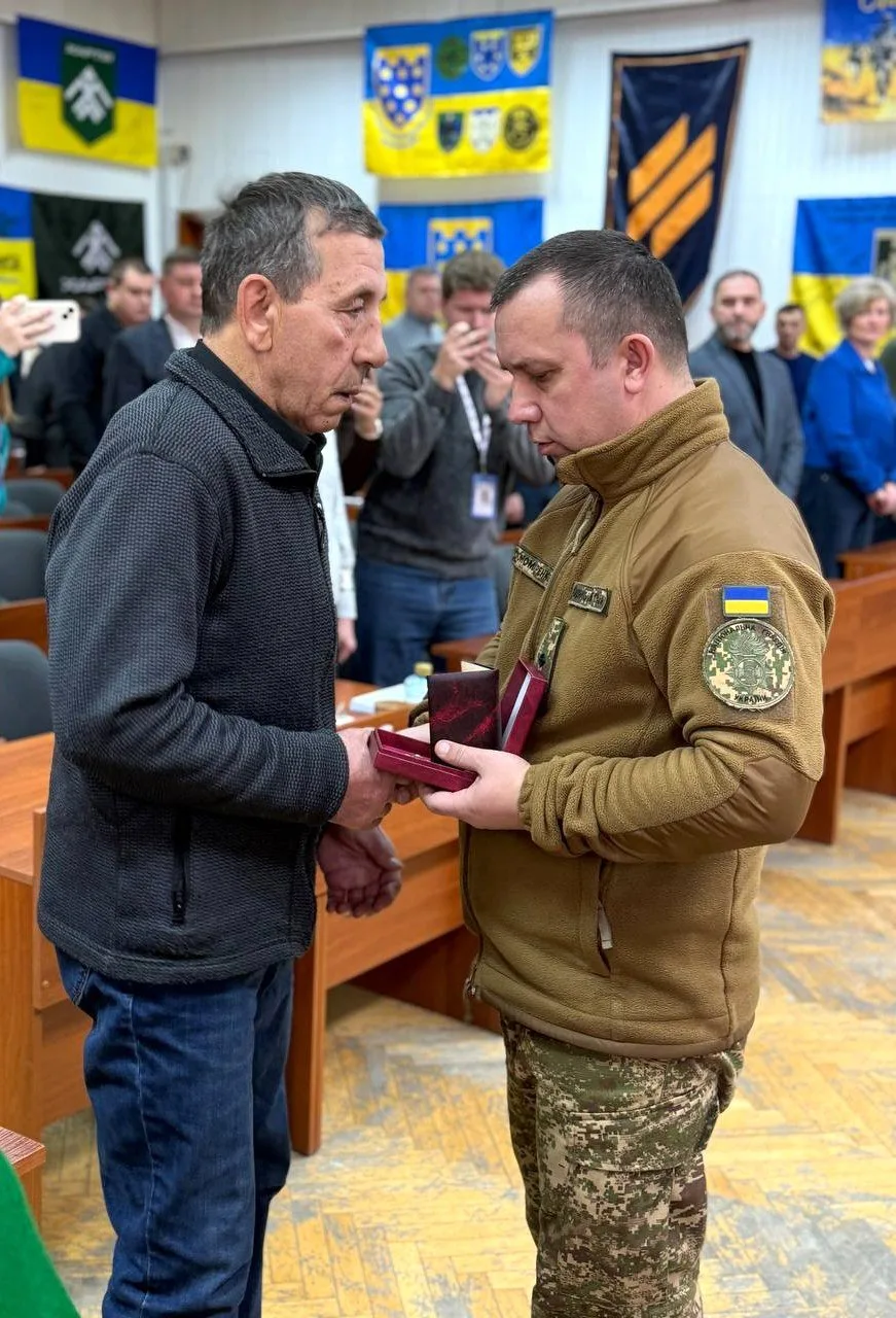 photo 2025 12 22 11 00 54 | Pavlograd District — новини Павлограда та Західного Донбасу Павлоградців посмертно нагородили орденами «За мужність» 2