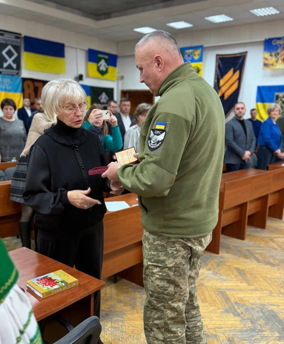 photo 2025 12 22 11 00 57 | Pavlograd District — новини Павлограда та Західного Донбасу Павлоградців посмертно нагородили орденами «За мужність» 3