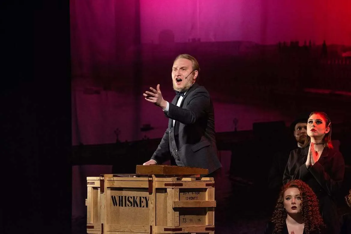 spektakl tryohgroshovaya opera b brehtrezhisser maksim averinpichem iv